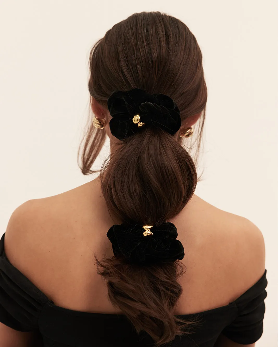 AUGUST SCRUNCHIE - BLACK