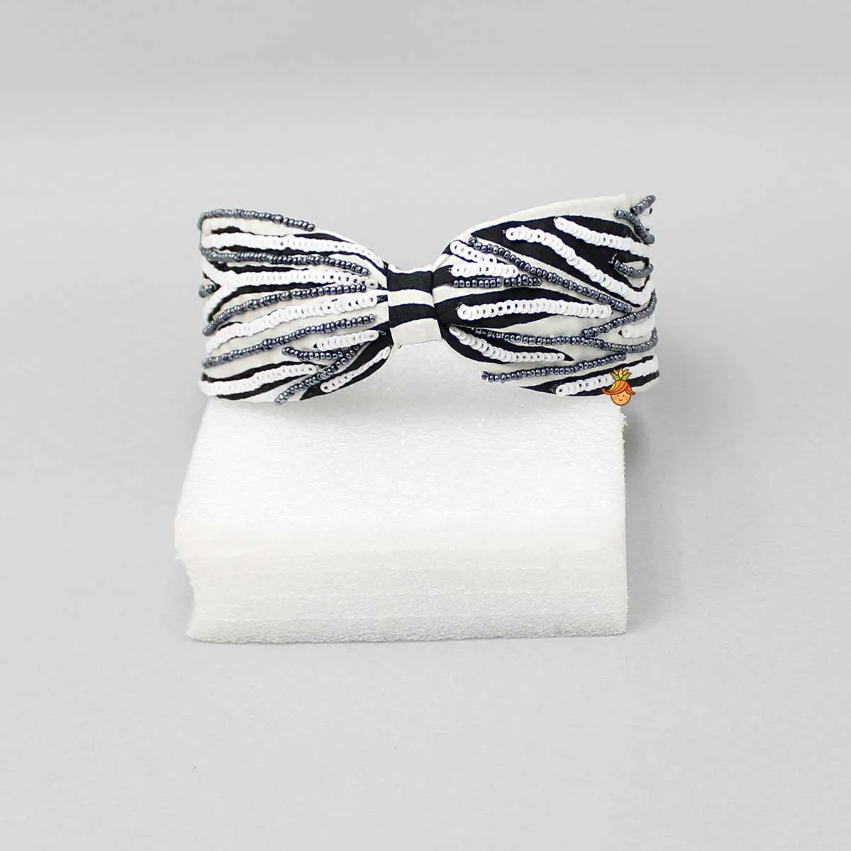 Black And White Embroidered Knot Detail Hair Band