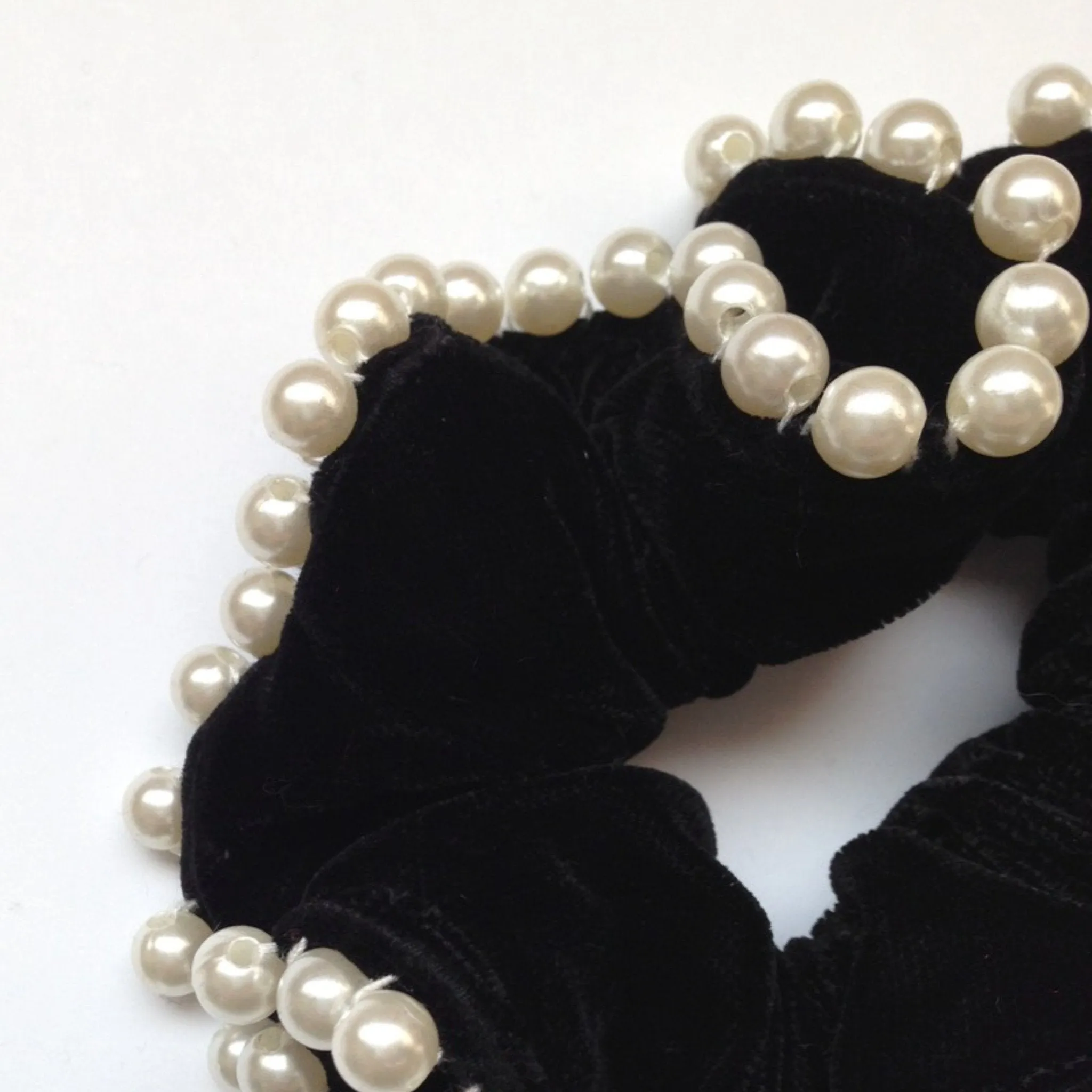 Handmade Pearl Ball Trim Silk Velvet Hair Ties Luxury Hair Scrunchies