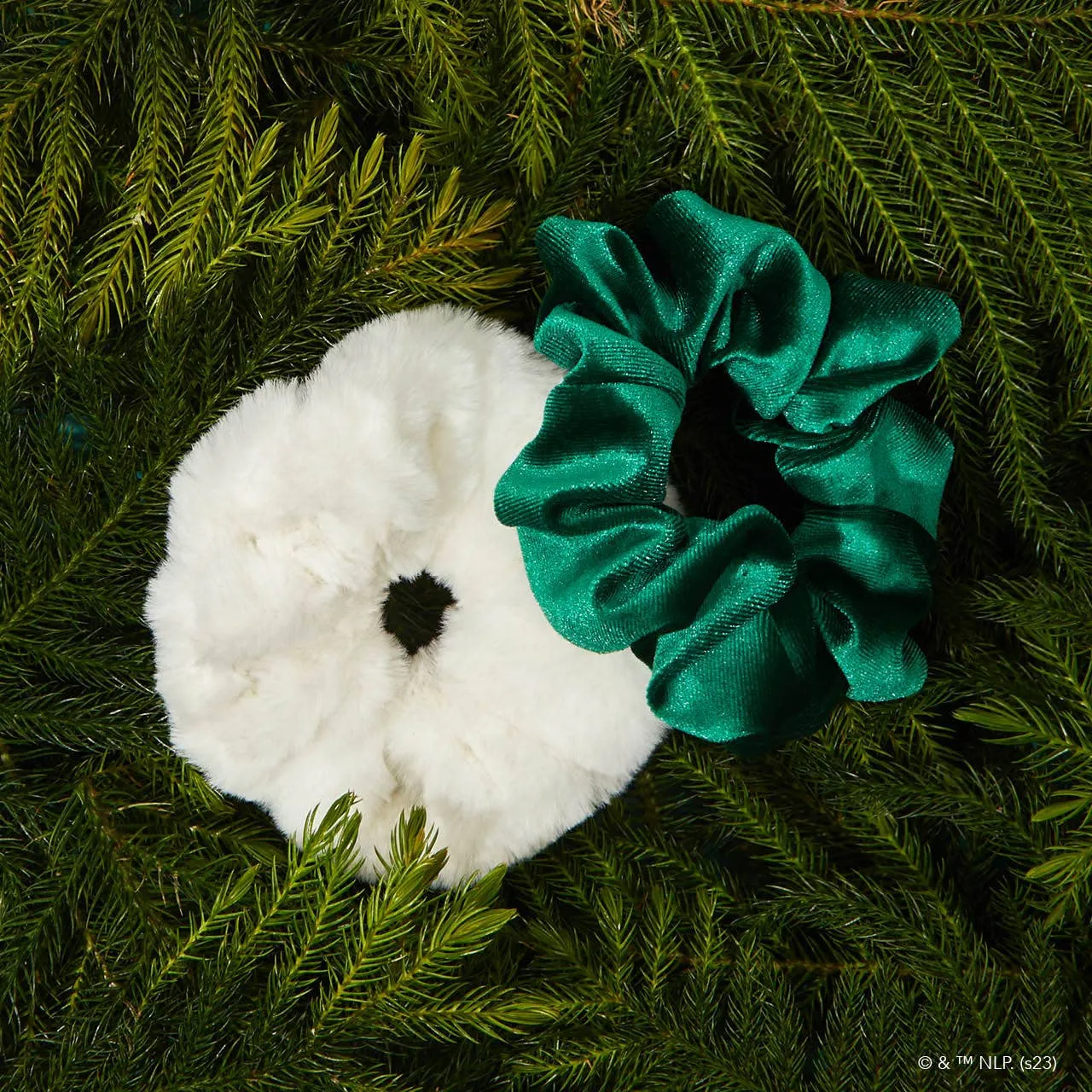 Kitsch x Elf Scrunchies 2pc - White & Green